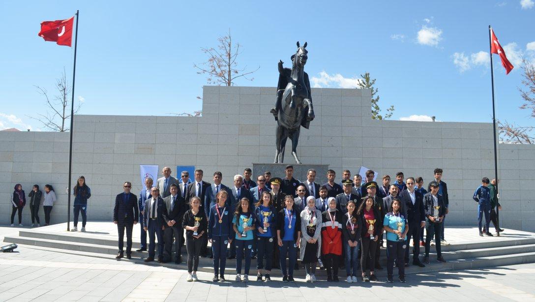Milli Mücadelemizin 100. Yılında İlçemizde 19 Mayıs Atatürk'ü Anma, Gençlik ve Spor Bayramı Programı Sayın Vali Yardımcımız Uğur KÖROĞLU ve İlçe Protokolümüzün katılımlarıyla gerçekleştirilmiştir.