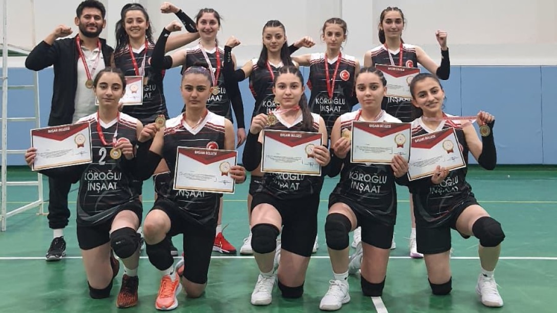 Sarıkamış Kazım Karabekir Mesleki ve Teknik Anadolu Lisesi Voleybol Takımı Türkiye Yarı Finallere Yükseldi